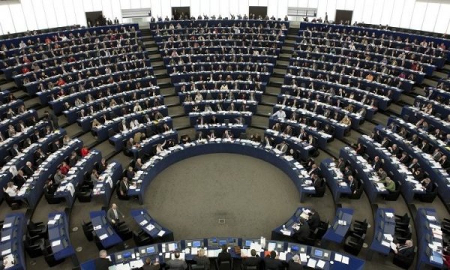 Parlamenti Evropian miraton rezolutë për shkeljet e të drejtave të njeriut në Serbi