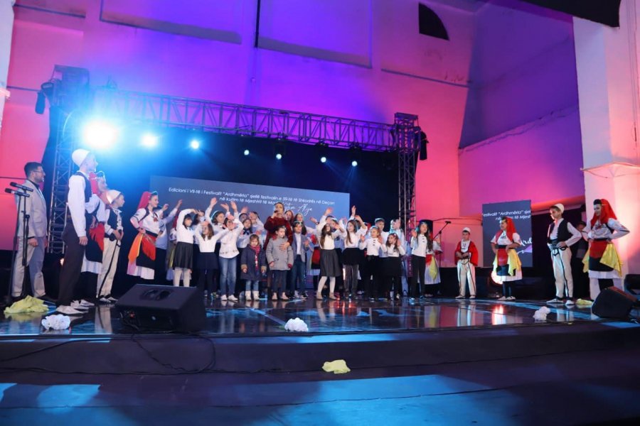 Në Kosovë për  herë të parë u prezantua festivali i 59-të i Shkodrës në kuadër të edicionit të VII- të të festivalit “Ardhmëria” në Deçan 
