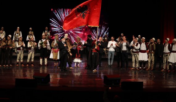 Shkëlqimi i Ansamblit Shqiptar në Teatrin e Operës dhe Baletit