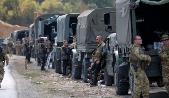 KFOR: Makina dhe pajisje ushtarake do të futen nga Maqedonia e Veriut për në Kosovë
