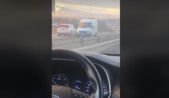 Shoferi vozit në shiritin e kundërt në autostradën Prishtinë-Mitrovicë
