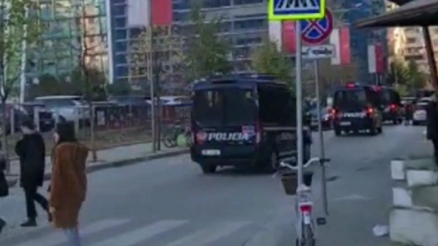 Protesta e Berishës kundër Vuçiq, shtohen masat e sigurisë