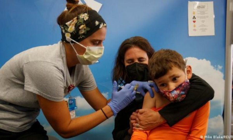 Suedia miraton vaksinimin e fëmijëve kundër Covid të moshës 5 deri në 11 vjeç
