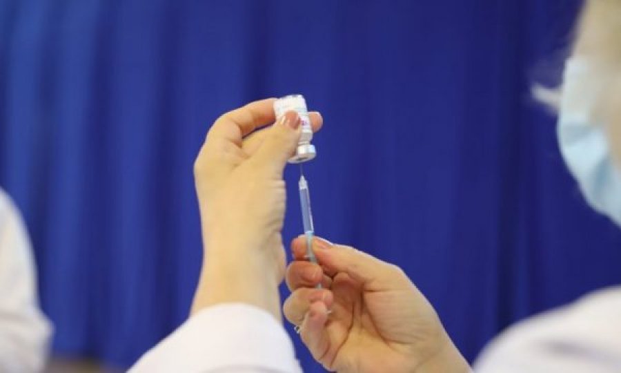 Ministria e Shëndetësisë kërkon nga qytetarët që të marrin të gjitha dozat e vaksinës