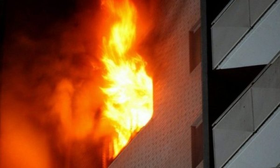 Zjarri përfshin shtëpinë në Malishevë, dy persona përfundojnë në QKUK