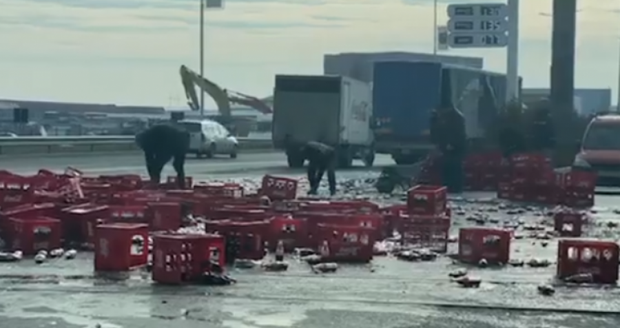 Rrotullohet kamioni me “Coca Cola” në Prishtinë