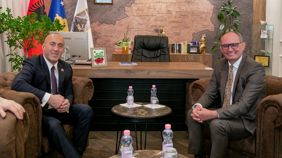 Ramush Haradinaj viziton kryetarin e komunës nga radhët e PDK-së
