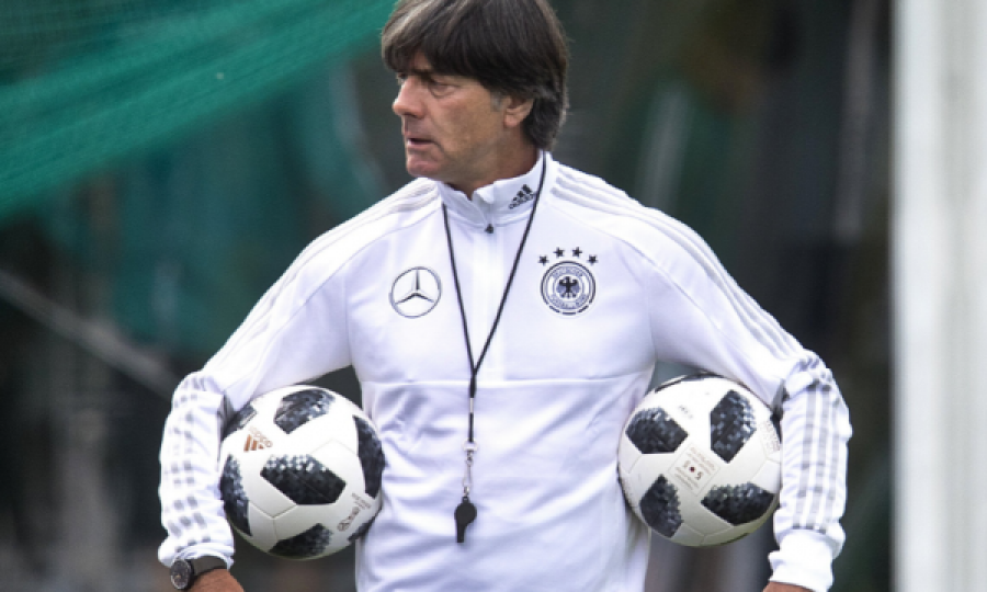 Joachim Low gati të rikthehet te klubi të cilin e drejtoi 23 vjet më parë