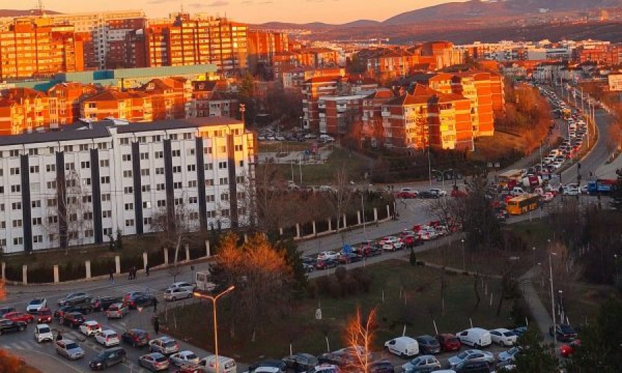 Semaforët e ndalur, bllokohet Prishtina