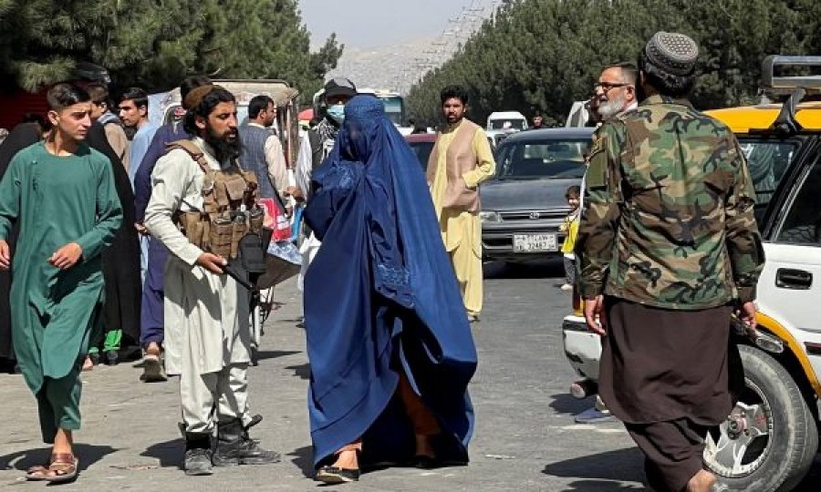 Talibanët vendosin kushte të reja për gratë që duan të udhëtojnë
