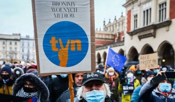 Presidenti polak vendos ‘veton’ për ligjin e medias që godiste një kompani amerikane