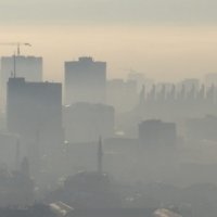 Janë regjistruar vlera të rritura të ndotësve në ajër 