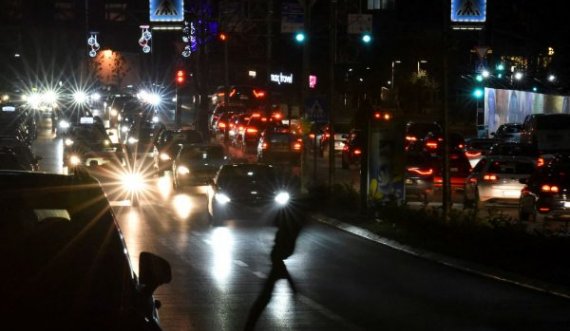 Reuters: Kosovarët ndezin gjeneratorët ndërsa kriza energjetike përshkallëzohet