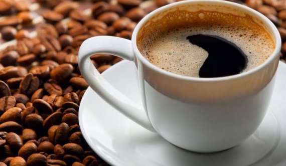 Ja si ndikon konsumimi i kafesë në lëkurë