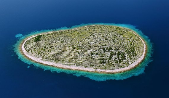 Ishulli i mahnitshëm i pabanuar në Kroaci