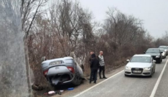 Aksident trafiku në rrugën Podujevë–Prishtinë, lëndohen dy persona