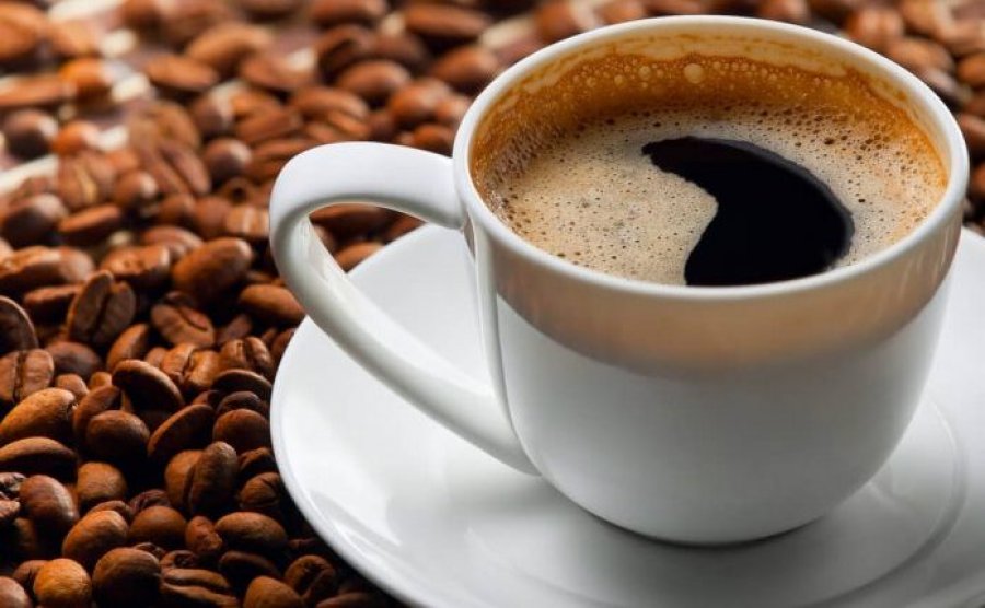 Ja si ndikon konsumimi i kafesë në lëkurë