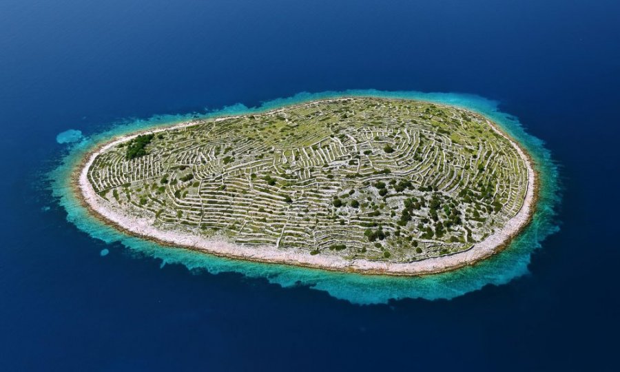 Ishulli i mahnitshëm i pabanuar në Kroaci