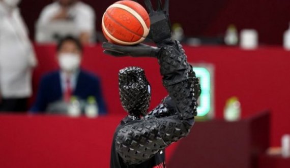 Japonezët prodhojnë robotin që luan basketboll, driblon dhe shënon me precizitet të paparë