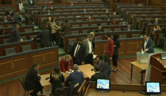 Rundi i dytë i votimit për gjykatës të Kushtetueses: Qorrolli dhe Jashari më pak të votuarit