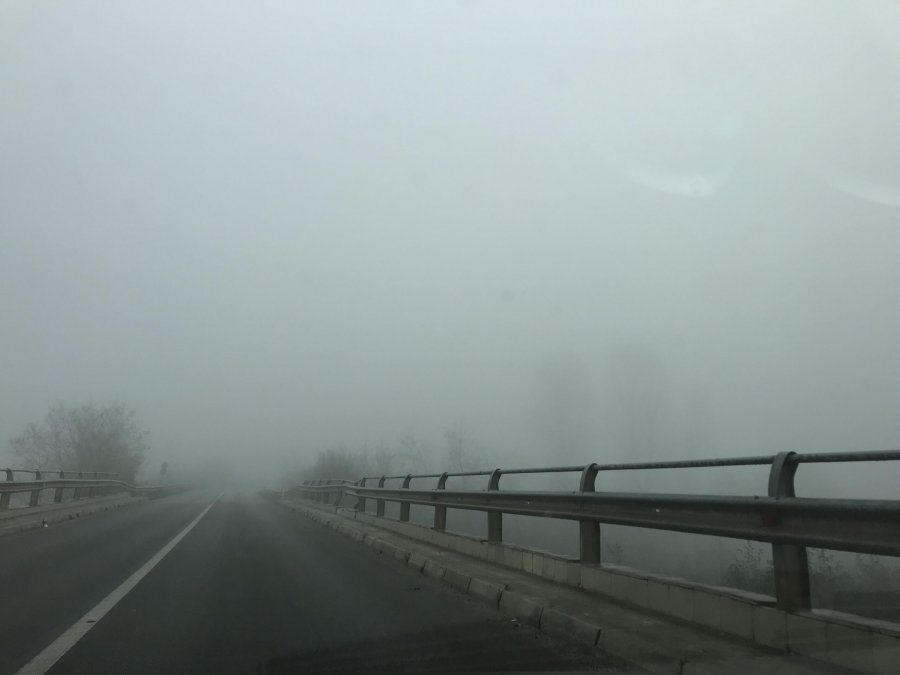 Shi dhe mjegull e dendur në këtë qytet