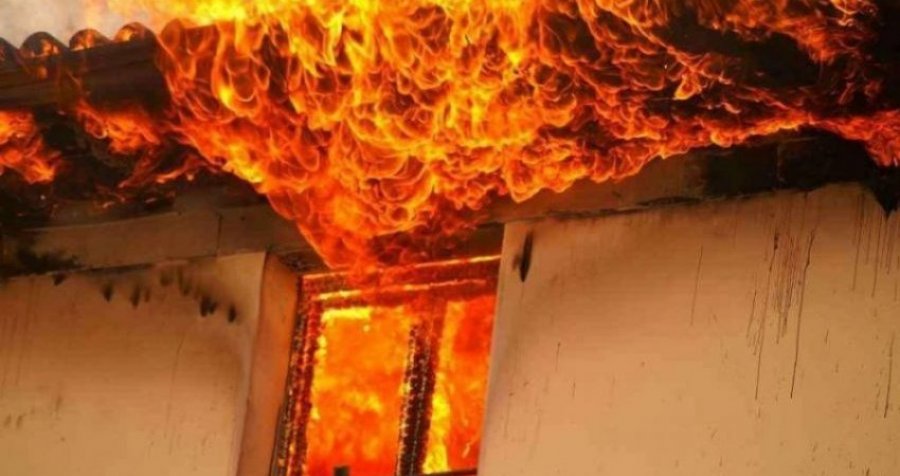 Përfshihet nga zjarri një shtëpi në Kamenicë