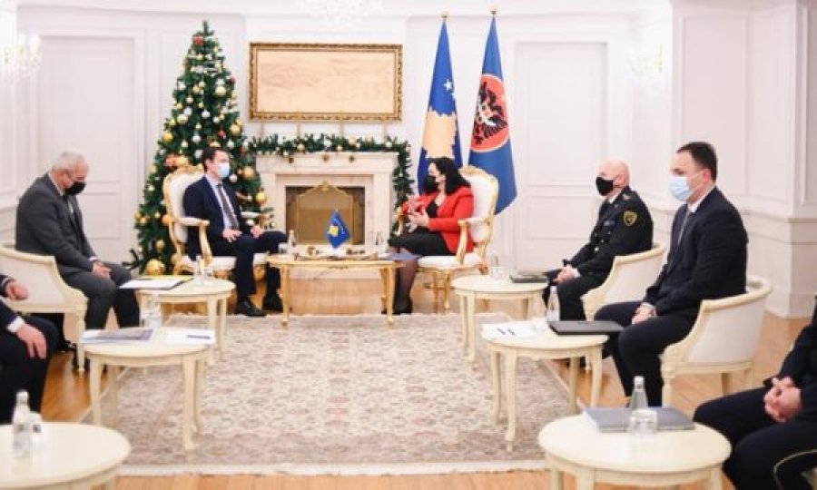 Presidentja Osmani bashkë e kryeministrin Kurti takojnë krerët e institucioneve të sigurisë