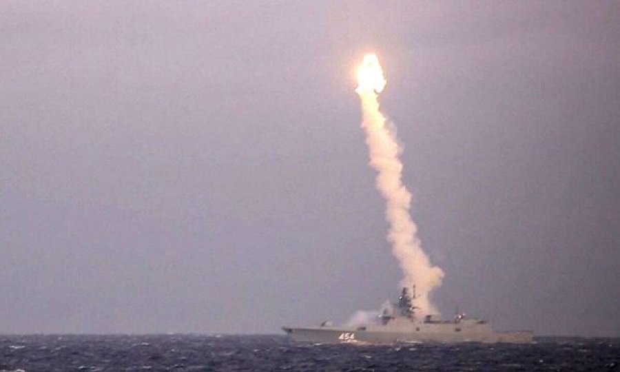 Rusia i teston raketat e reja hipersonike “Zircon” nga luftanija e nëndetësja