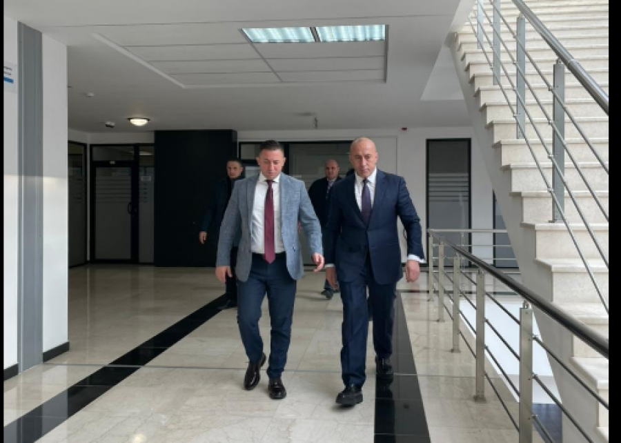 Haradinaj i shkon në zyrë Mehajt, tregon arsyen