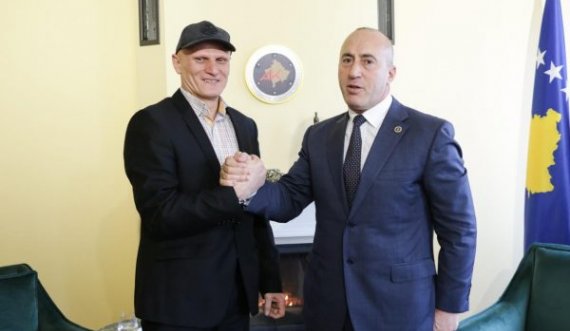 Paradite e la Vetëvendosjen, pasdite anëtarësohet në partinë e Ramush Haradinajt