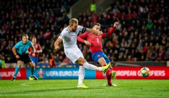 Detaje nga përleshja e babait të Federico Chiesas me trajnerin e tanishëm të Anglisë