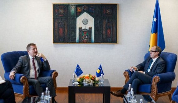 Avdullah Hoti takon ambasadorin Tomas Szunyog, flasin për reformën evropiane