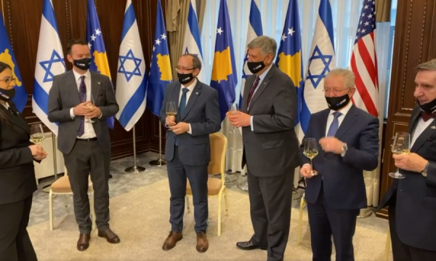 Vjosa Osmani mungoi në ceremoninë e zyrtarizimit të njohjes reciproke Kosovë-Izrael, e çoi këshilltarin