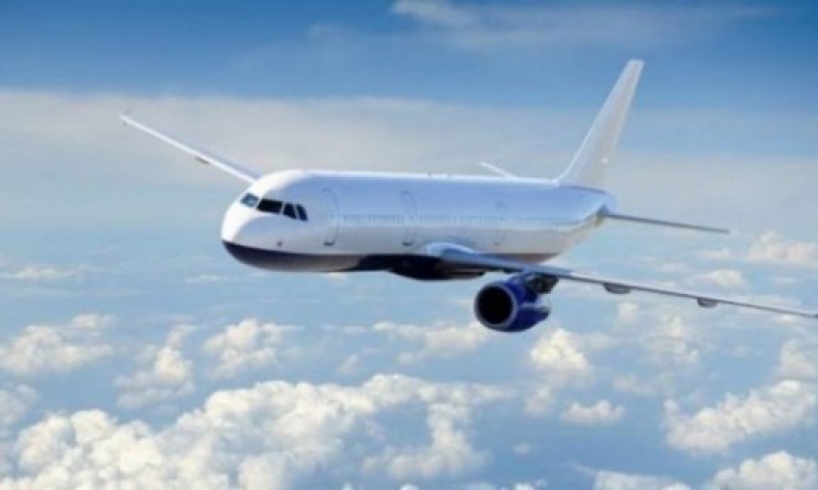 Një aeroplan me 159 pasagjerë bën ulje emergjente
