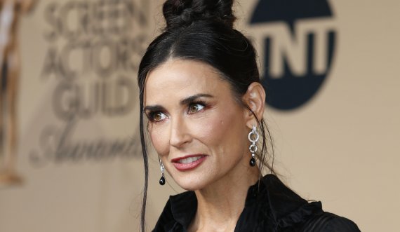 Demi Moore pozon në bikine nga brigjet e Kroacisë