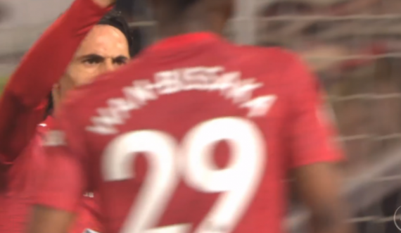 Cavani shënon gol të bukur me kokë