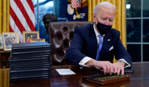 News Week: Biden të luftojë për drejtësinë në Ballkan, Dhomat e Specializuara po e minojnë Kosovën