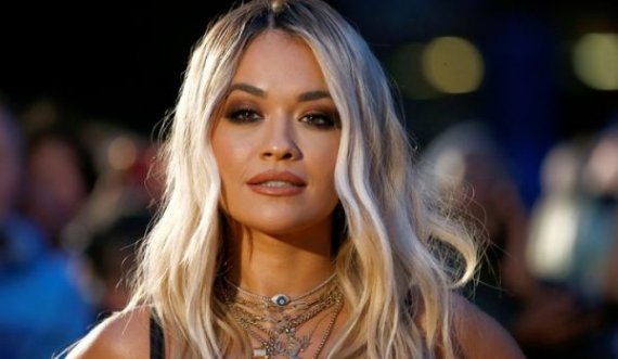 Rita Ora paraqitet tejet me stil