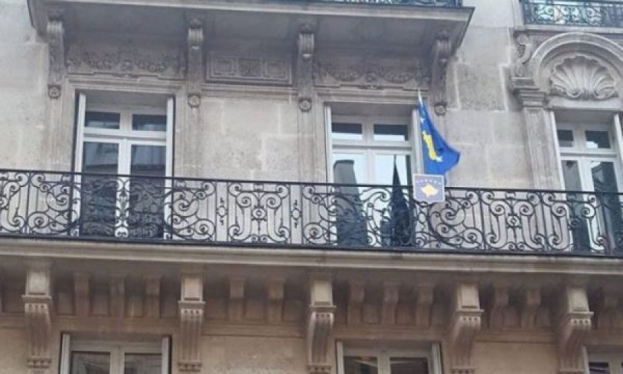 Ambasada e Kosovës në Paris ka një njoftim për qytetarët