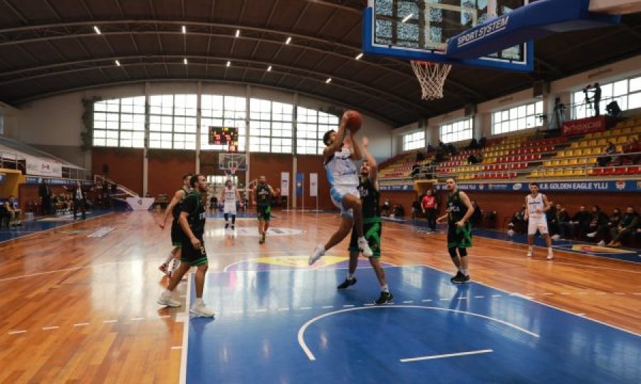 Vreshtarët kalojnë në gjysmëfinale