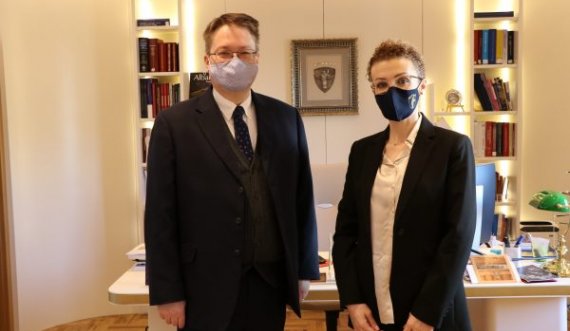Aktgjykimet e fundit, ambasadori britanik e takon kryetaren e Gjykatës Kushtetuese