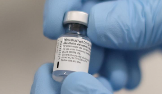 Në Britani fillon testimi i trajtimit të Covidit me dy vaksina të ndryshme