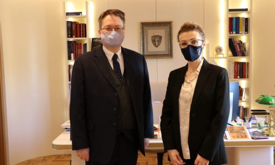Aktgjykimet e fundit, ambasadori britanik e takon kryetaren e Gjykatës Kushtetuese