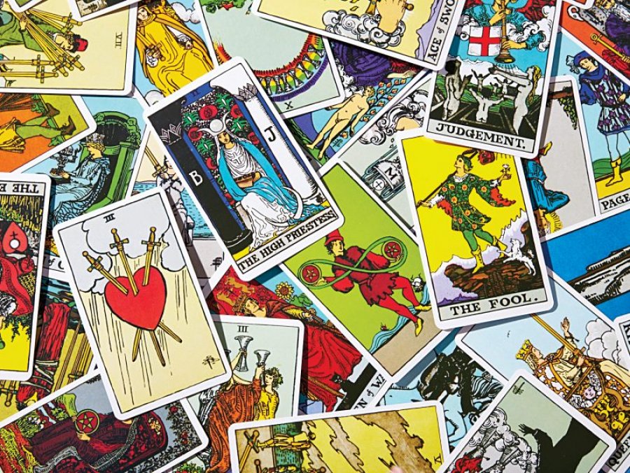 Shën Valentini është afër! Parashikimi i letrave Tarot për të gjitha shenjat e horoskopit