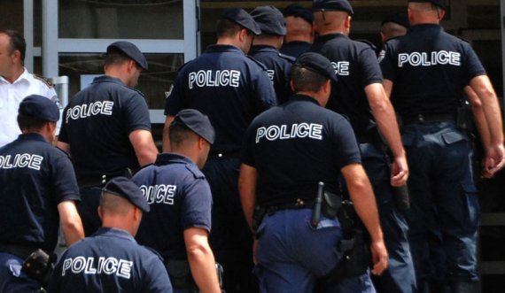 Këta janë 3 zyrtarët policorë që keqtrajtuan dhe ia thyen 3 brinjë një qytetari në Gjakovë
