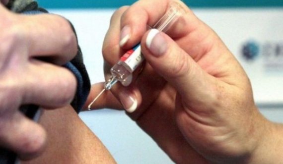 Ekspertët: Vaksina AstraZeneca e sigurt për shëndet