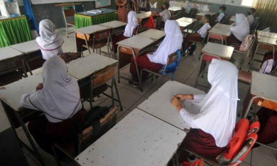 Shteti me më së shumti myslimanë në botë heq detyrimin për veshje fetare në shkolla