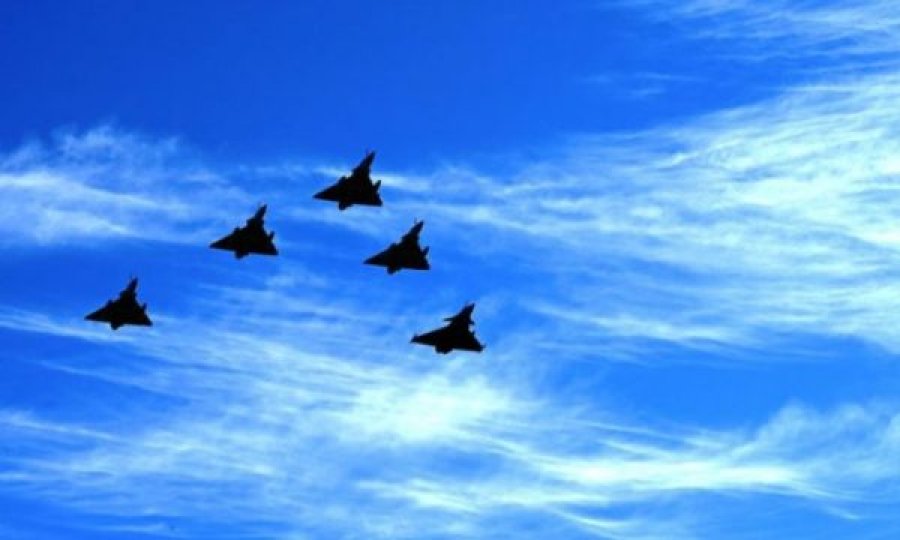 Blindohet Greqia, avionët luftarakë mbi qiellin e Egjeut dërgojnë një mesazh për Turqinë