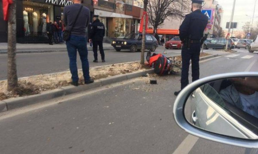 Një i lënduar nga aksidenti që ndodh në mes të kryeqytetit