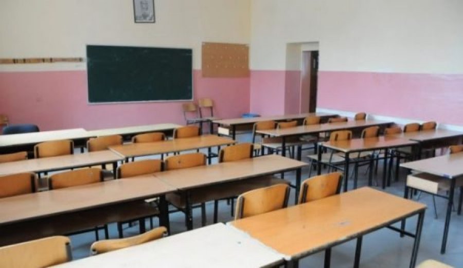 1298 mësimdhënës 'tepricë' nëpër shkollat e Kosovës